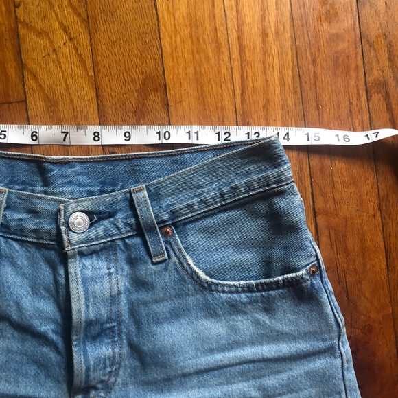 Levi’s 501 Shorts - Picture 3 of 3